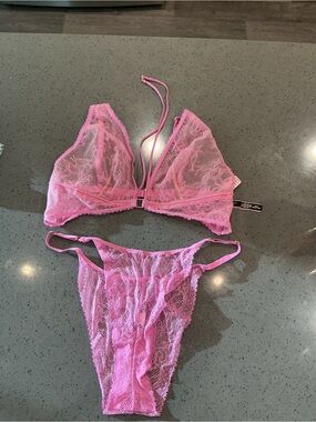 #148 Victoria's Secret Very Sexy Lace Bralette & Thong Set - Pink